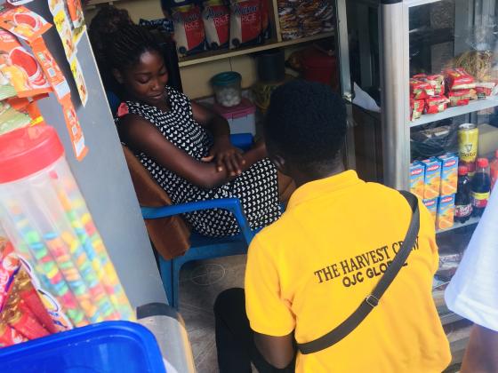 Sharing the Gospel with a shopkeeper